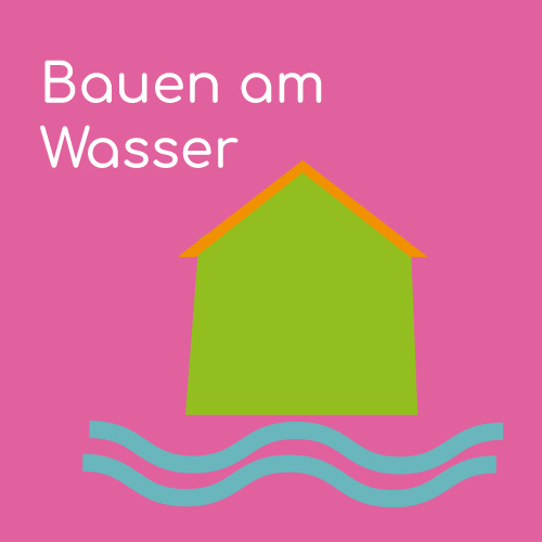 Haus mit Wasser davor